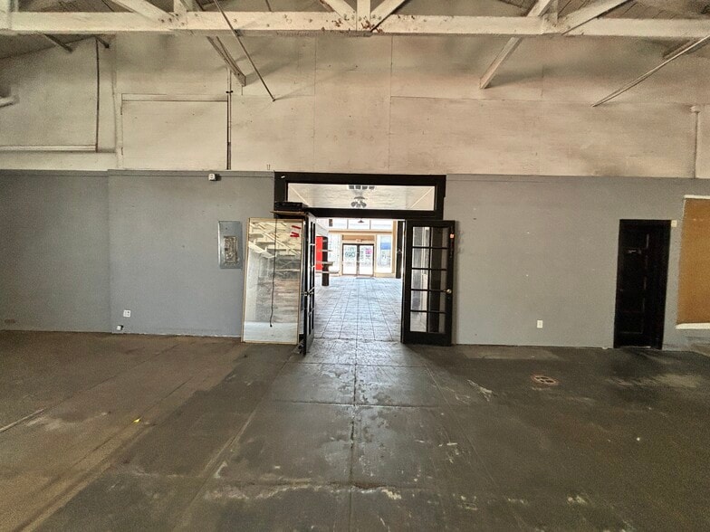 More Photos Of 401 W Chapman Ave, Orange General Retail For Sale
