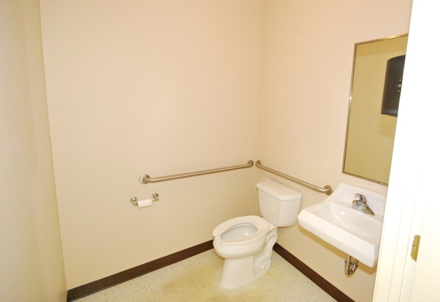More Photos Of 2021-2027 Greystone Sq, Jackson Office For Lease