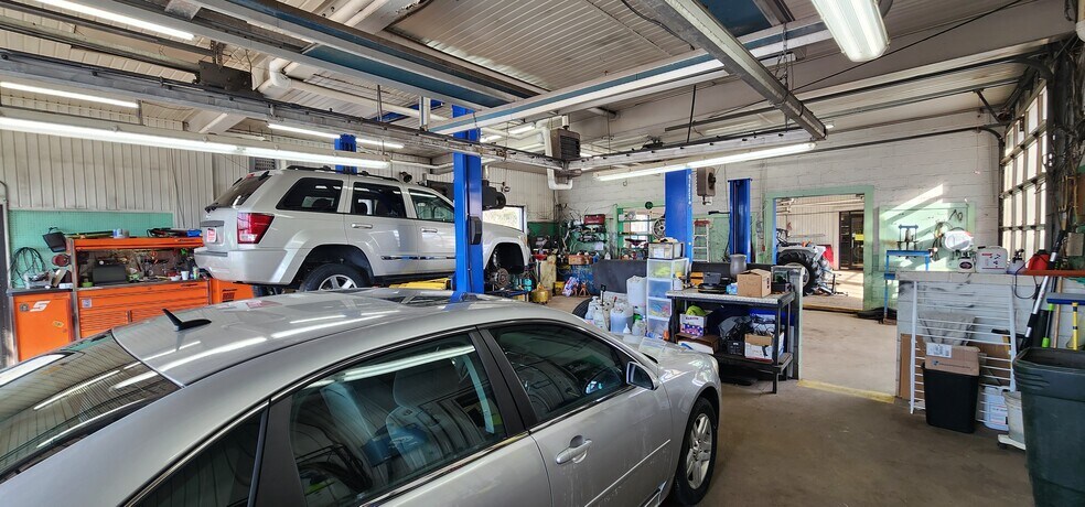 More Photos Of 4579 Lake Rd S, Brockport Auto Dealership For Lease