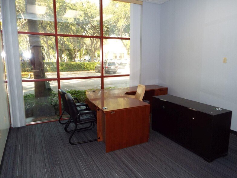 More Photos Of 3000-3044 N Commerce Pky, Miramar Warehouse For Lease