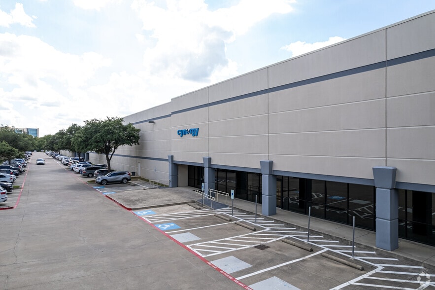 More Photos Of 4055 Corporate Dr, Grapevine Warehouse For Lease