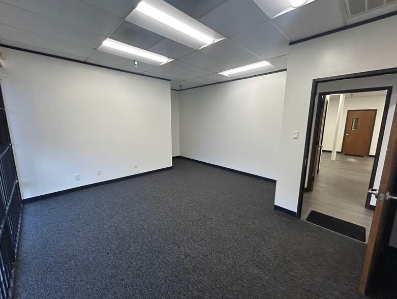 More Photos Of 8601 Jameel Rd, Houston Warehouse For Lease
