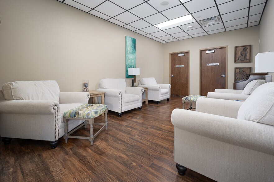 More Photos Of 4200 Carriage Way, Weatherford Medical For Lease