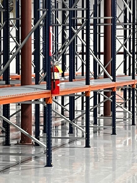 More Photos Of 921 Old Still Road, Woodbine Manufacturing For Lease