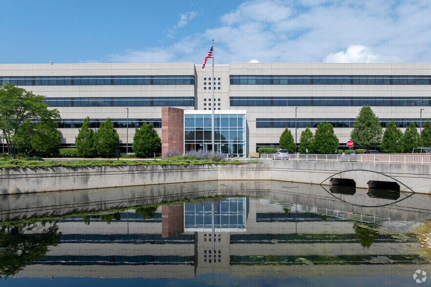More Photos Of 955 American Ln, Schaumburg Office For Lease