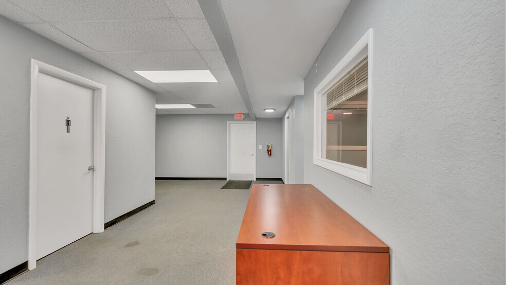 More Photos Of 10910-10920 Wiles Rd, Coral Springs Warehouse For Lease