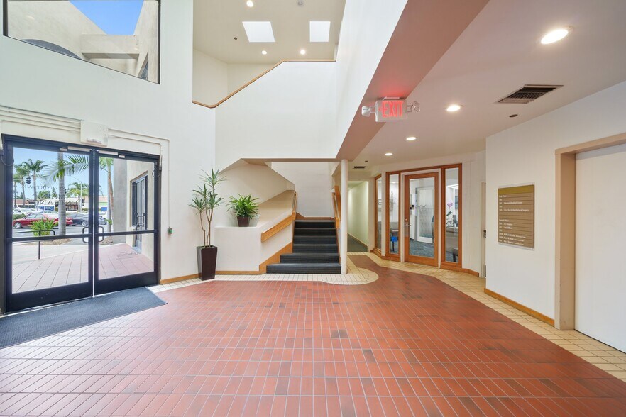 More Photos Of 13522 Newport Ave, Tustin Medical For Lease