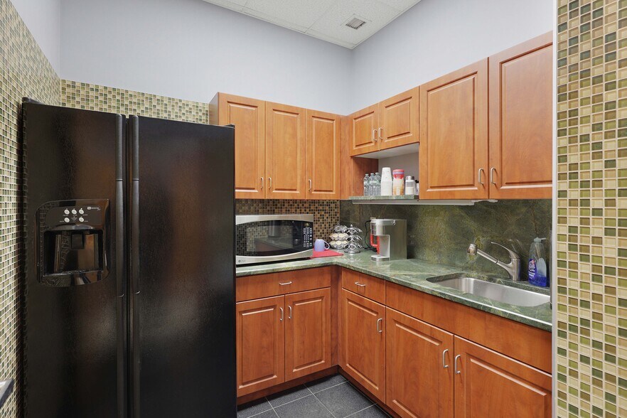 More Photos Of 472 E Westfield Ave, Roselle Park Light Manufacturing For Lease