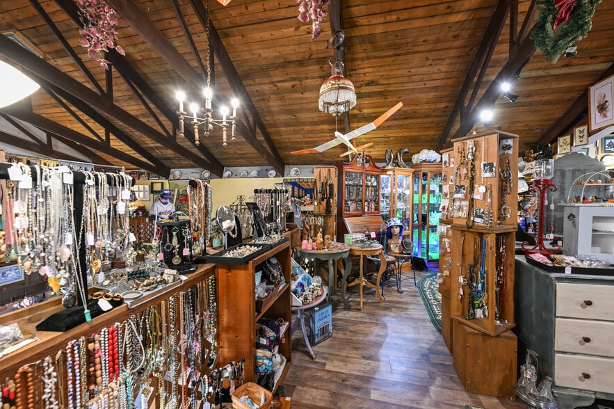 More Photos Of 3120 Wadsworth Rd, Norton Storefront Retail Office For Sale