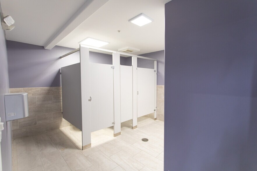 More Photos Of 901 9th St N, Great Falls Showroom For Lease