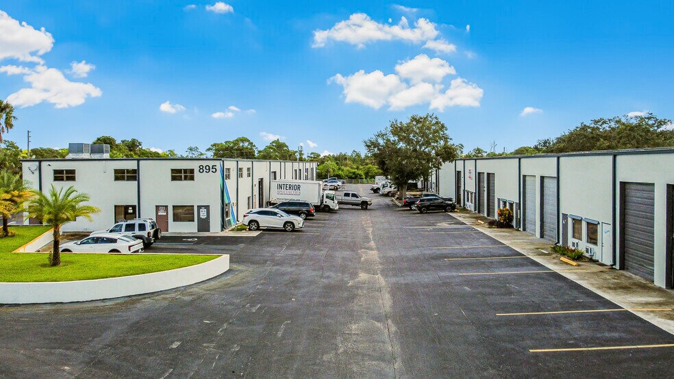 More Photos Of 895 NE Dixie Hwy, Jensen Beach Unknown For Lease