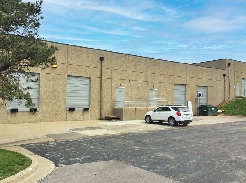 More Photos Of 14631-14651 W 95th St, Lenexa Unknown For Lease