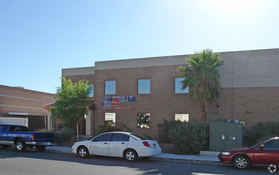 More Photos Of 5360 Procyon St, Las Vegas Warehouse For Lease