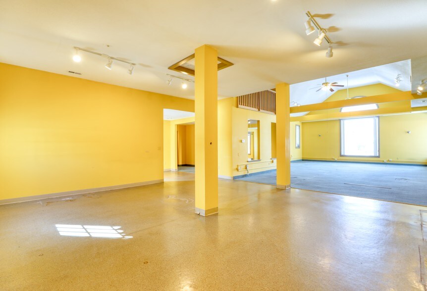 More Photos Of 908-914 Allen St, Springfield Storefront Retail Office For Sale