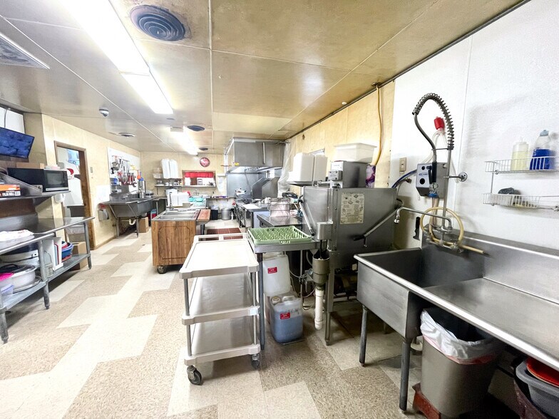 More Photos Of 924 N Main St, Mountain Grove Restaurant For Sale