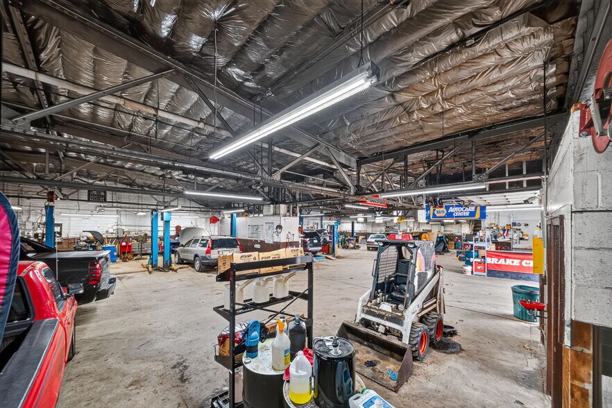 More Photos Of 5009 Xerxes Ave S, Minneapolis Auto Repair For Sale