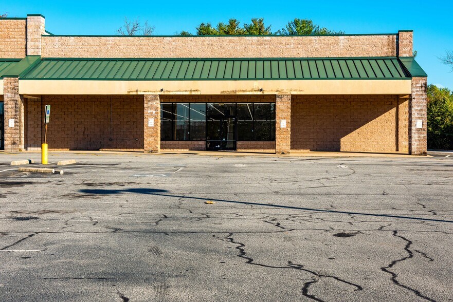 More Photos Of 2116 Morganton Blvd, Lenoir Unknown For Lease