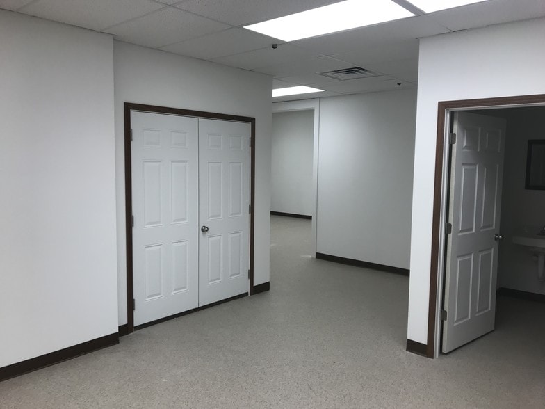 More Photos Of 206 1st St, Sergeant Bluff Office For Sale