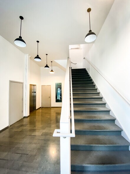 More Photos Of 414 SW 13th Ave, Portland Storefront Retail Office For Lease