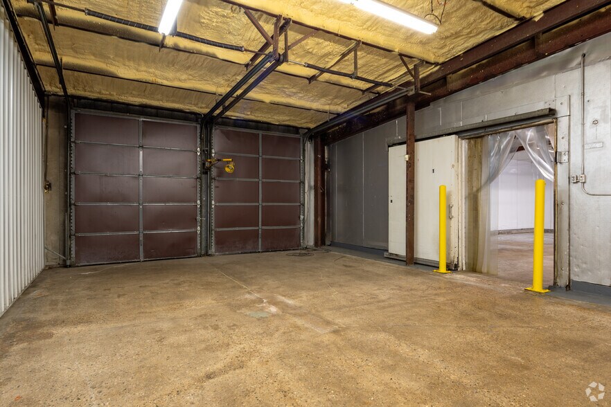 More Photos Of 2015 E Olive St, Decatur Refrigeration Cold Storage For Lease