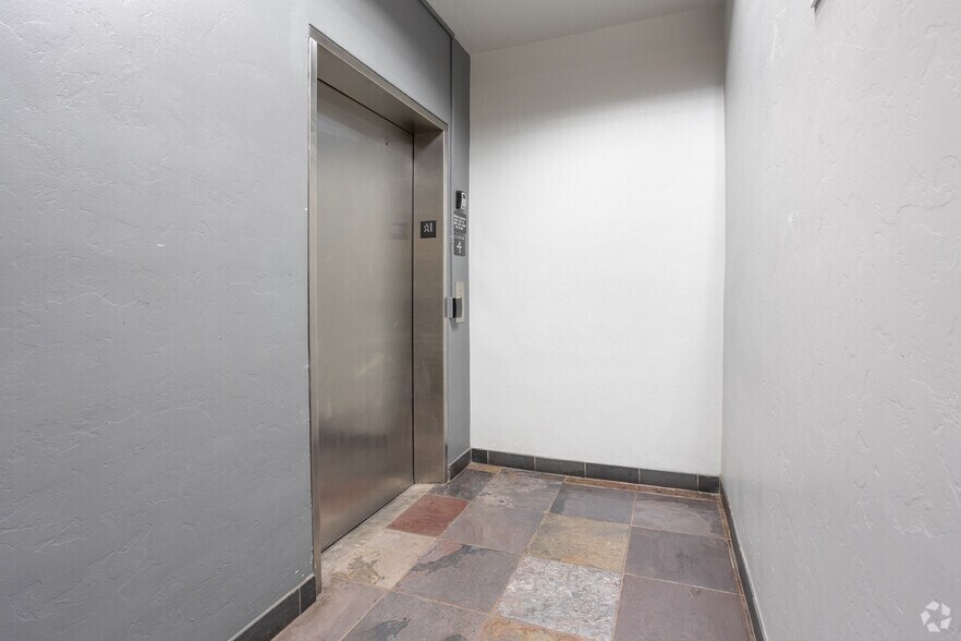 More Photos Of 100 N Stone Ave, Tucson Office Residential For Lease