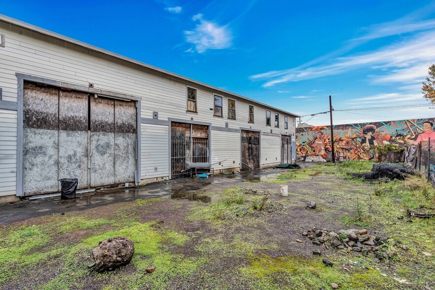 More Photos Of 2812 NE Alberta St, Portland Freestanding For Sale