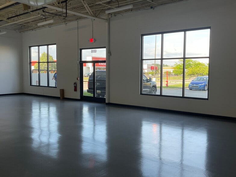 More Photos Of 6914 Eastman Ave, Midland Freestanding For Lease