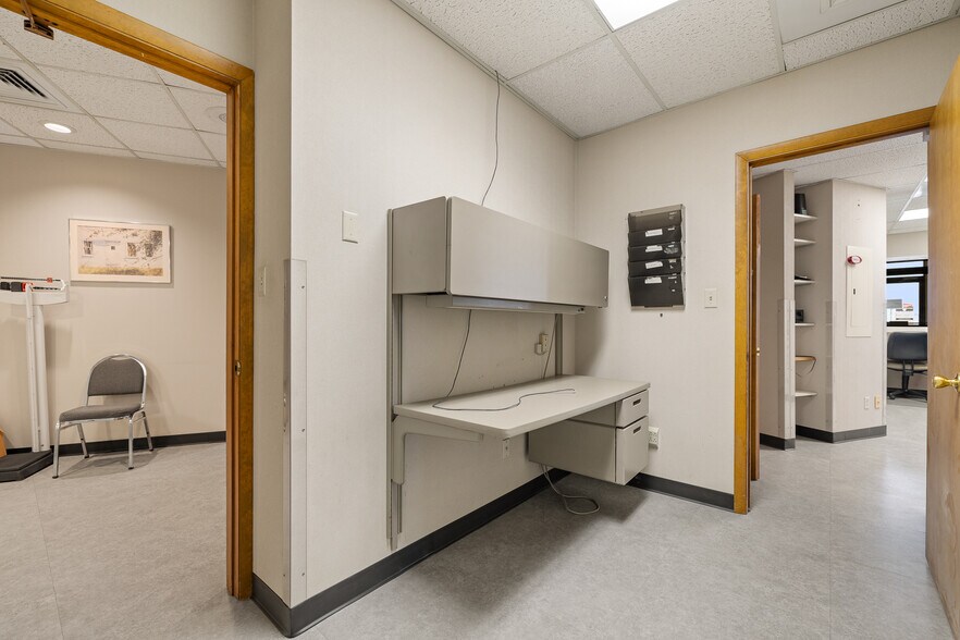 More Photos Of 2050 W Fourth St, Mansfield Medical For Lease