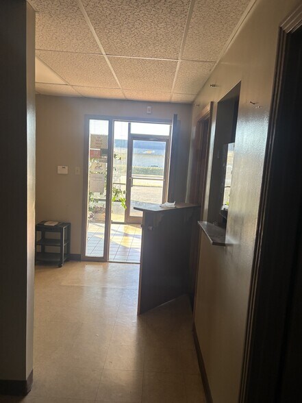 More Photos Of 5210 Pleasant View Rd, Memphis Showroom For Lease