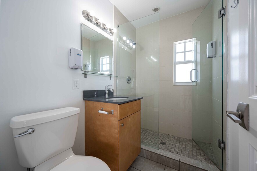 More Photos Of 2916 Bayshore Dr, Fort Lauderdale Apartments For Sale