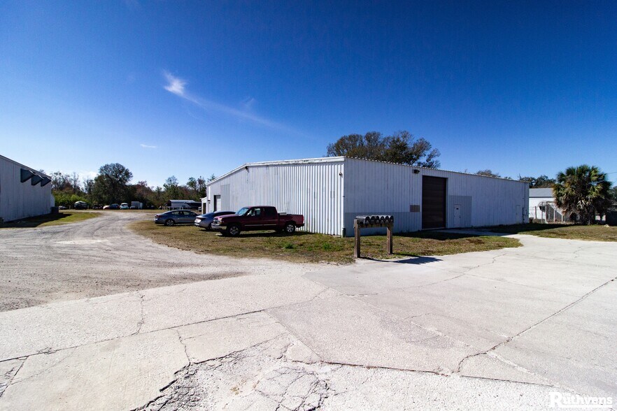 More Photos Of 1042 Hoover Rd, Winter Haven Warehouse For Lease