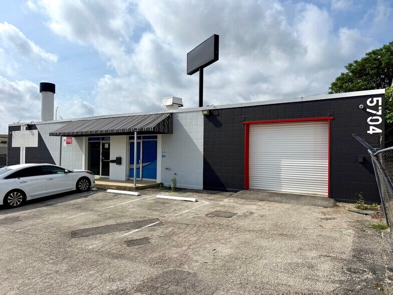 More Photos Of 5704 Kenwick St, San Antonio Service For Lease