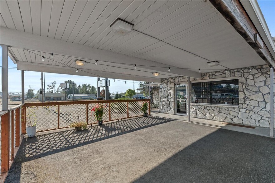 More Photos Of 535 S Columbia River Hwy, Saint Helens General Retail For Lease