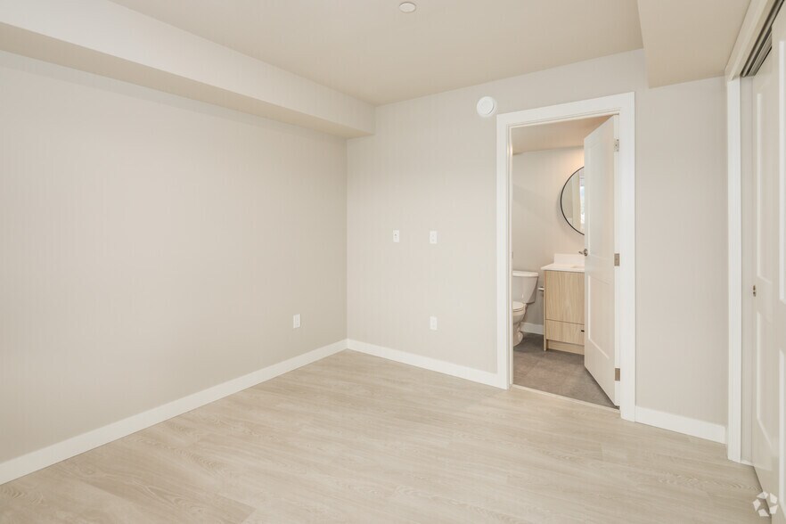 More Photos Of 107 Evans St, Duncan Apartments For Lease