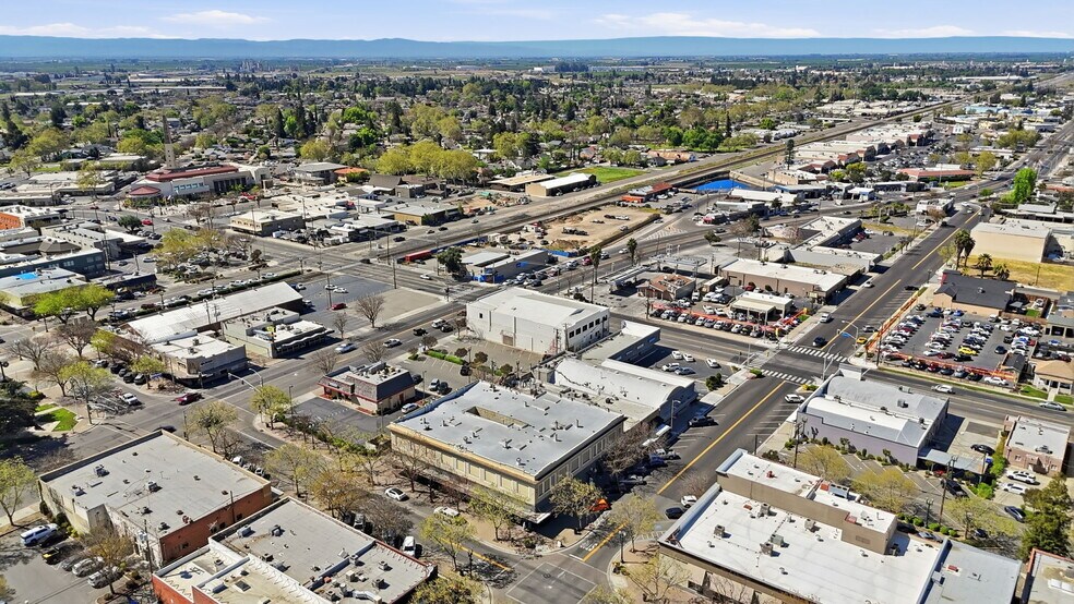 More Photos Of 208 E Olive Ave, Turlock Storefront Retail Office For Sale