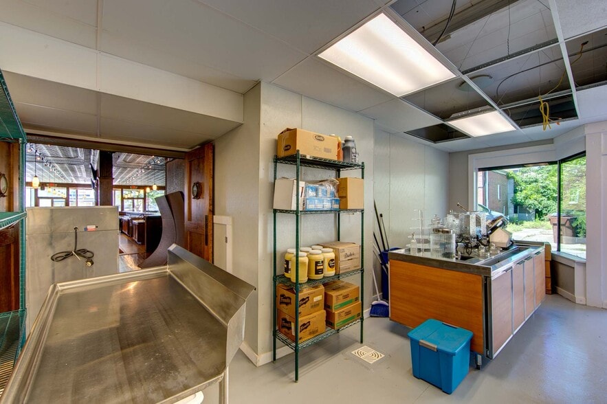 More Photos Of 302 Main St, Columbia Industrial For Sale