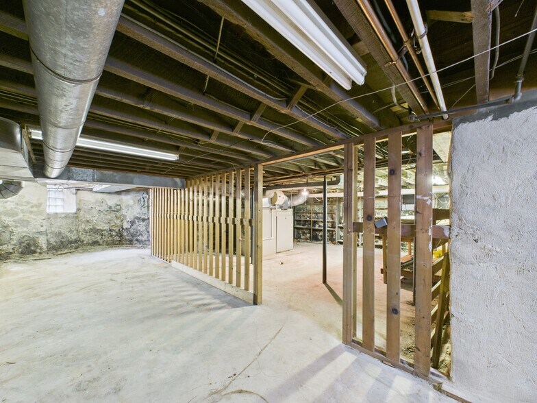 More Photos Of 40 E Genesee St, Auburn Storefront Retail Residential For Sale