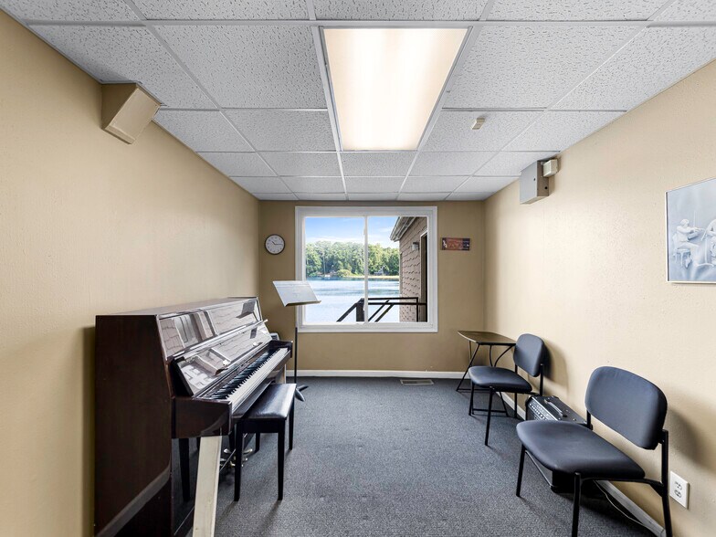 More Photos Of 4615 Stone Mountain Hwy, Lilburn Freestanding For Sale