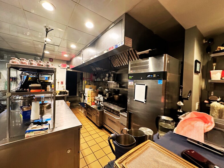 More Photos Of 355 Greenwich Ave, Greenwich Restaurant For Lease