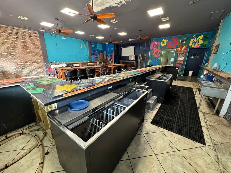 More Photos Of 2001-2017 Harrison St, Hollywood Restaurant For Lease