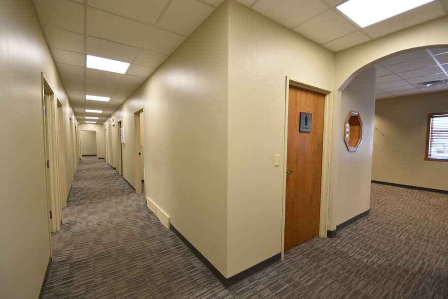 More Photos Of 827 28th St S, Fargo Medical For Sale