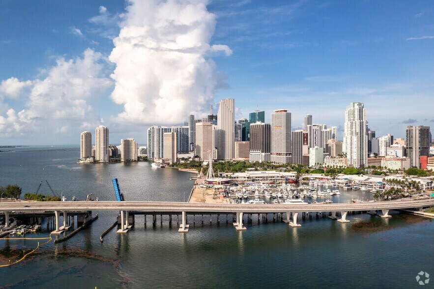 More Photos Of 201 S Biscayne Blvd, Miami Office Residential For Lease