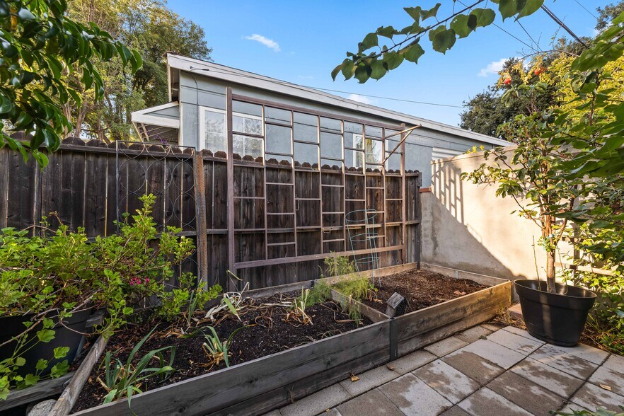 More Photos Of 1717 E Chevy Chase Dr, Glendale Multifamily For Sale