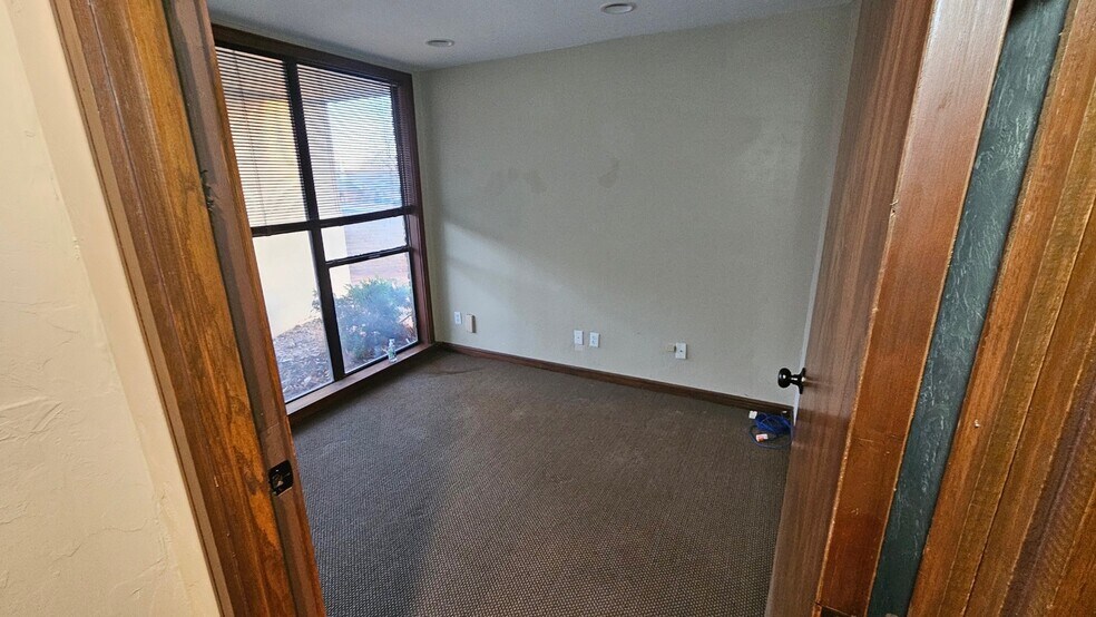 More Photos Of 6406 N Santa Fe Ave, Oklahoma City Office For Sale
