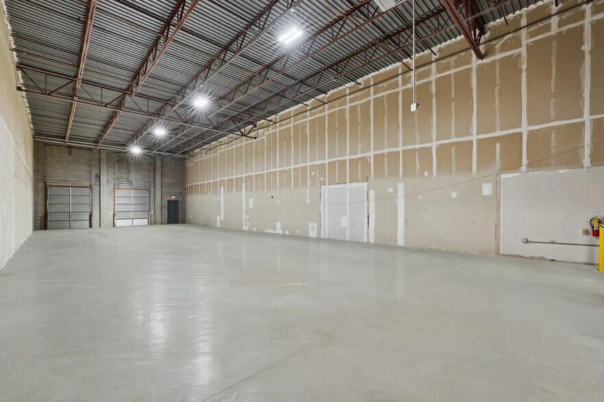 More Photos Of 1665 Lakes Pky, Lawrenceville Distribution For Lease