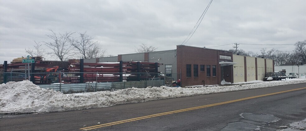 More Photos Of 1700 Strongs Ave N, Copiague Manufacturing For Lease