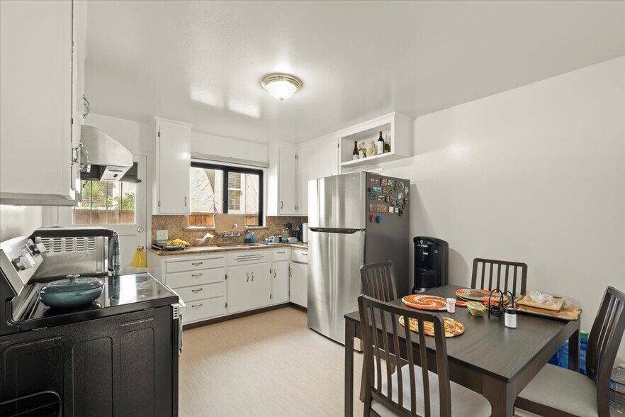 More Photos Of 1172 Clinton St, Redwood City Apartments For Sale