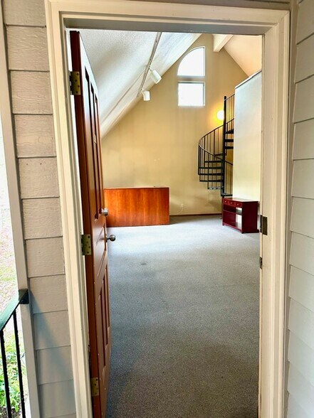 More Photos Of 8235 SW Oleson Rd, Portland Office Residential For Sale
