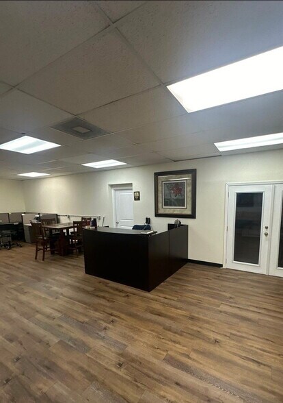 More Photos Of 9511 N Nebraska Ave, Tampa Light Distribution For Sale