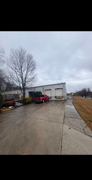 More Photos Of 142 Grace Dr, Easley Light Distribution For Lease